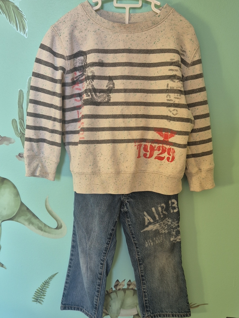 💛10/$20💛Joe Fresh Crewneck And Old navy Jeans
